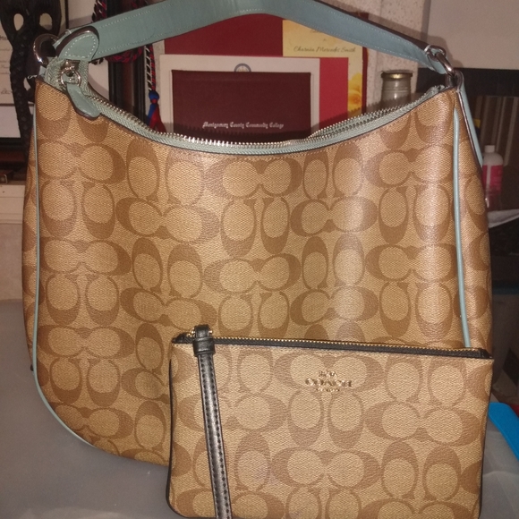 Coach bag and wristlet - Picture 4 of 5